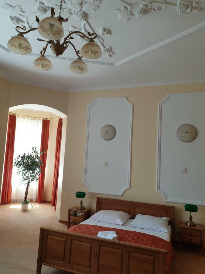 לגניצה Hotel Palacyk מראה חיצוני תמונה