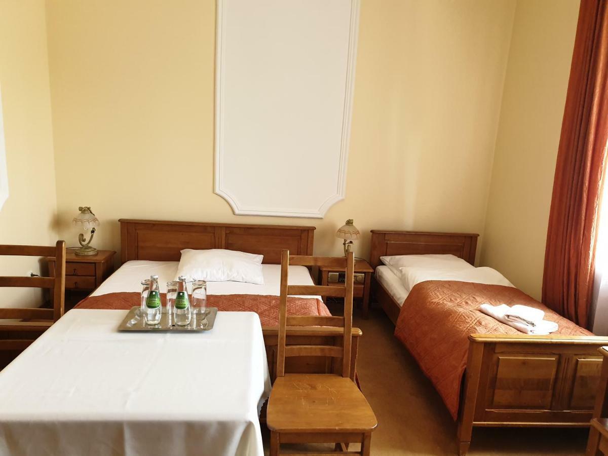 לגניצה Hotel Palacyk מראה חיצוני תמונה