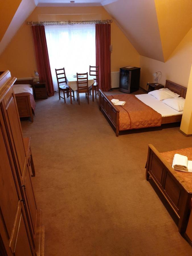 לגניצה Hotel Palacyk מראה חיצוני תמונה