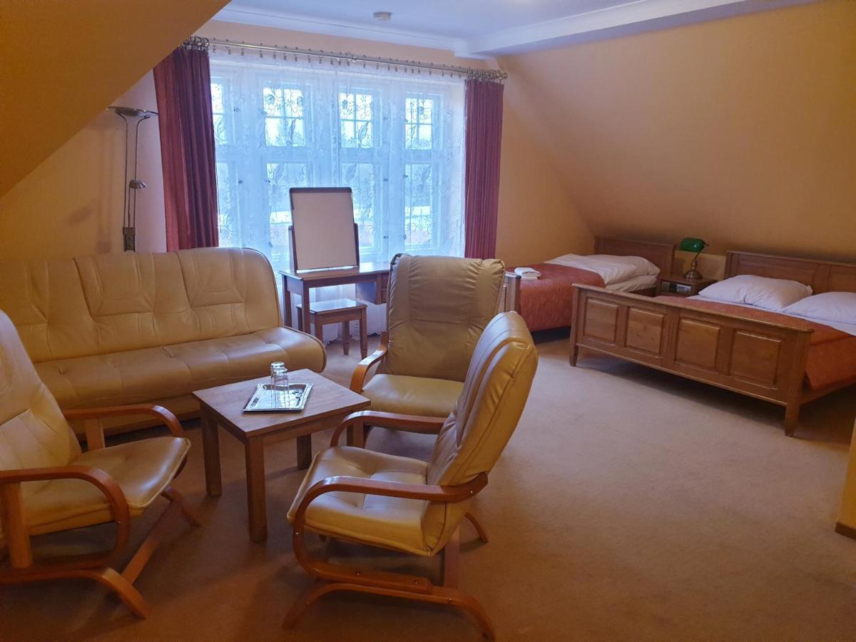 לגניצה Hotel Palacyk מראה חיצוני תמונה